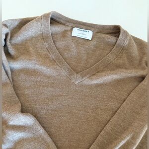 Old Navy Men's V-Neck Sweater in Light Brown